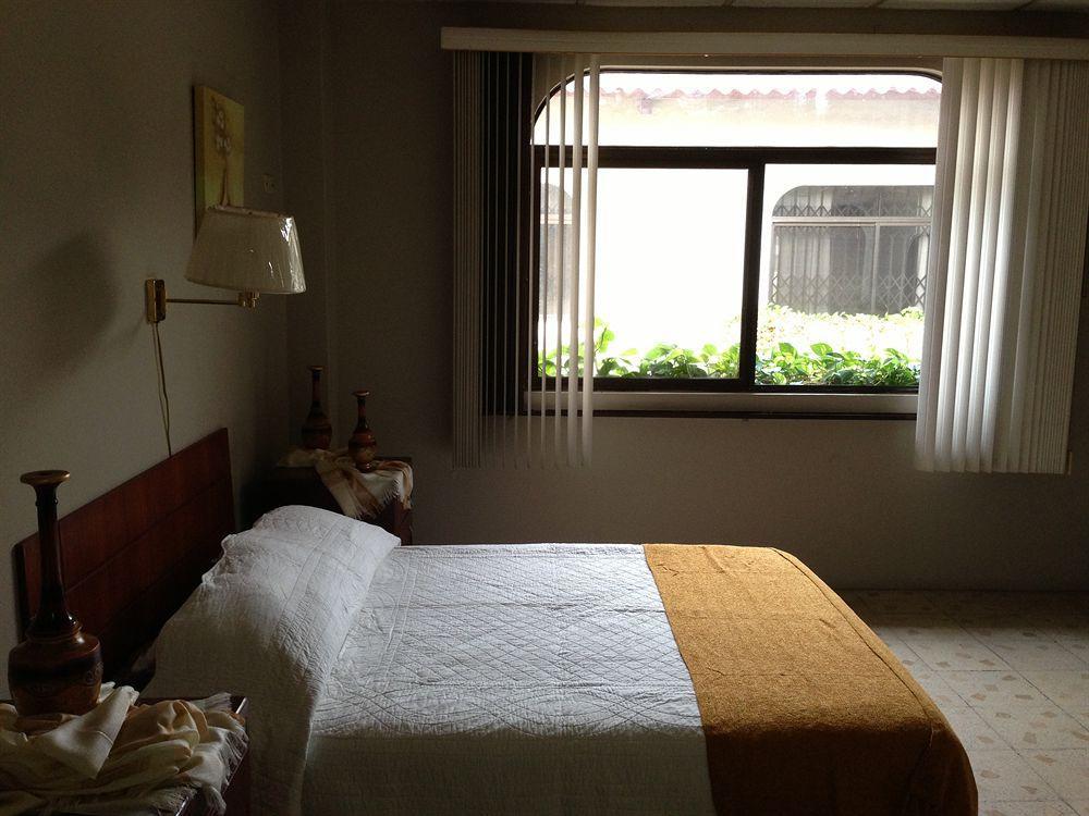 El Patio Suites II Guayaquil Exterior photo